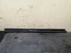 Уплотнитель стекла внутренний Cadillac SRX 2006 25795707 2004 -2009 LH2, передний левый