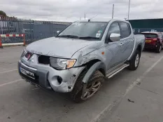 Брызговик Mitsubishi L200 2006 MR117448 KB4T 4D56U, передний правый