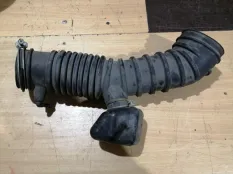 Патрубок воздушный Mitsubishi Dion MR404334 CR6W 4G94