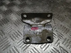 Петля багажника Mitsubishi L200 2006 MN136381 KB4T 4D56U, задняя левая