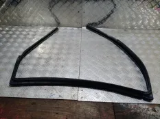 Уплотнитель стекла внутренний Nissan Terrano2 2004 823307F600 TD27TI, задний правый