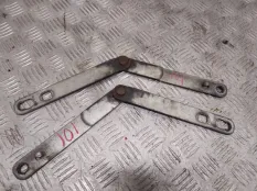 Петля багажника Mitsubishi L200 2008 KB4T 4D56U