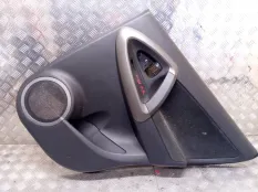 Обшивка двери Toyota RAV4 2010 6763042440B0 XA30 2AD-FTV