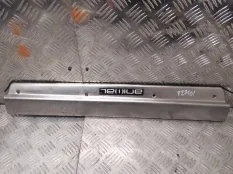 Накладка на порог Mitsubishi L200 2008 MN123957HA KB4T 4D56U, левая