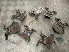 Петля двери Mitsubishi Pajero Sport 2006 K94 4D56