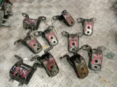 Петля двери Nissan Navara 2007 80401ZP80A D40 YD25DDTI