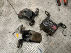 Петля двери Nissan Navara 2008 80401ZP80A D40 YD25DDTI