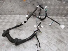 Проводка двери Toyota RAV4 2010 8215242A40 XA30 2AD-FTV, передняя правая