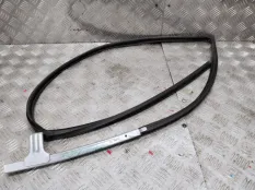 Молдинг стекла Toyota RAV4 2010 6815142090 XA30 2AD-FTV, передний правый