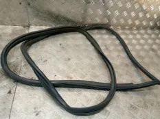 Уплотнитель двери Toyota RAV4 2010 6786142070 XA30 2AD-FTV, передний правый