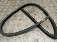 Уплотнитель двери Mitsubishi Pajero Sport 2005 MR237997 K94 4D56, передний левый