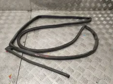 Уплотнитель двери Honda Civic 2007 72810SMGE01 5D R18A2, задний правый