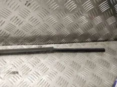 Молдинг на дверь Land Rover Discovery 2006 CGE000482 L319 276DDT, передний правый