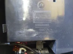 Подлокотник AUDI Q5 2010 8R0864981F 8RB CAHA