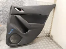 Обшивка двери Mazda Axela 2013 B63C68520A02 BM6FJ Z6VE, задняя правая