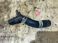 Патрубок системы охлаждения Toyota C-HR 2022 165770T120 ZYX11R-AHXGBW 2ZR-FXE