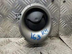 Дефлектор Nissan Juke 2012 687601KE0A YF15 HR16DE, правый