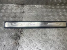 Накладка на порог Honda CR-V 2013 84252SWAA012M1 RM4 N22B4, передняя левая