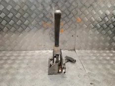 Ручка ручного тормоза Toyota Auris 2009 4620102260B0 ZRE152 2ZR-FAE