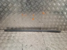 Молдинг стекла Kia Sportage 2009 822101F000WK JE D4EA, передний левый