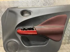 Обшивка двери Nissan Juke 2012 809001KK1B YF15 HR16DE, передняя правая