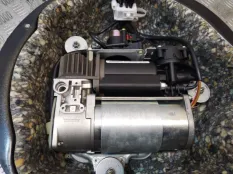 Компрессор пневмоподвески Land Rover Range Rover 2003 LR006201 L322 M57D30