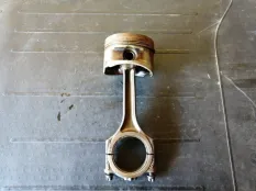 Шатун Audi a6 027198401B C5 ARS
