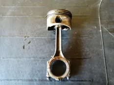 Шатун Audi a6 027198401B C5 ARS