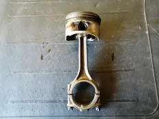 Шатун Audi a6 027198401B C5 ARS