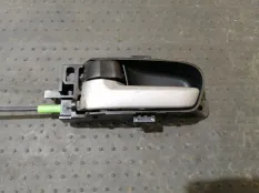 Ручка двери внутренняя Suzuki Grand Vitara 2005 8313065J10BWJ TD54 J20A, передняя левая