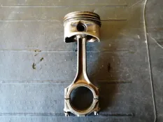 Шатун Audi a6 027198401B C5 ARS