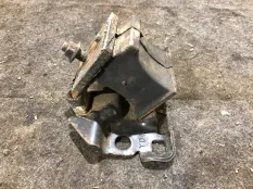 Подушка двигателя Nissan Navara 2007 11210VK510 D40 YD25DDTI