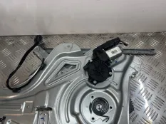 Стеклоподъемник Hyundai ix35 2012 824022Y000 LM D4FD, передний правый