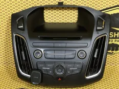 Блок управления магнитолой Ford Focus