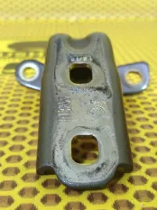 Петля двери передняя верхняя Chevrolet Orlando