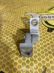 Петля двери задняя нижняя Volkswagen Polo