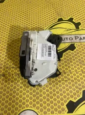 Замок двери Volkswagen Polo
