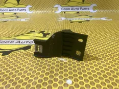 Кронштейн центральной консоли Skoda Octavia