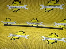 Бархотка стекла двери внешняя Volkswagen Polo