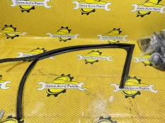 Уплотнитель стекла двери Volkswagen Polo