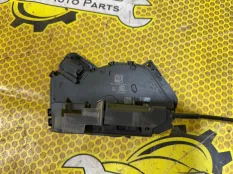 Замок двери Volkswagen Polo