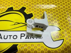 Петля двери Volkswagen Polo