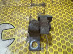 Петля двери Volkswagen Polo