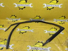 Уплотнитель стекла двери Volkswagen Polo