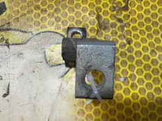 Петля двери Volkswagen Polo