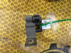 Петля двери Volkswagen Polo