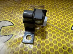 Петля двери Volkswagen Polo