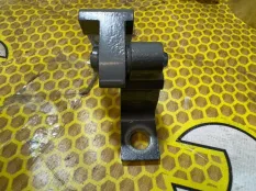 Петля двери Volkswagen Polo