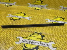 Бархотка стекла двери внутренняя Volkswagen Polo