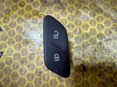 Кнопка центрального замка Volkswagen Polo